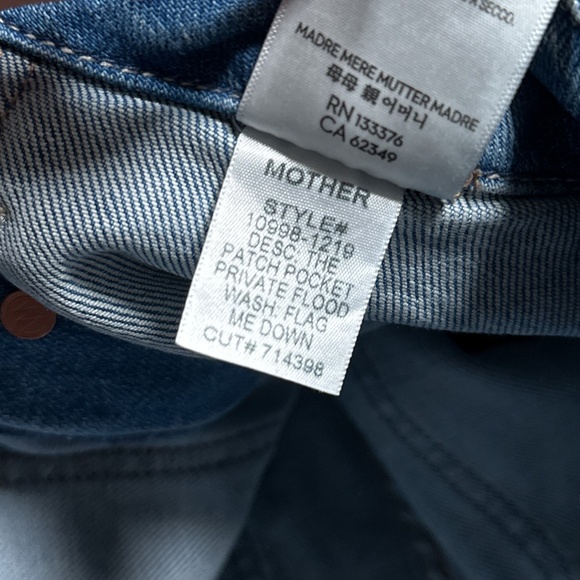 MOTHER- The Patch Pocket Private Flood Jeans in "Flag Me Down" wash. - Picture 9 of 16